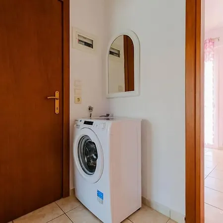 Salt Water 2-bdrm Maisonette In