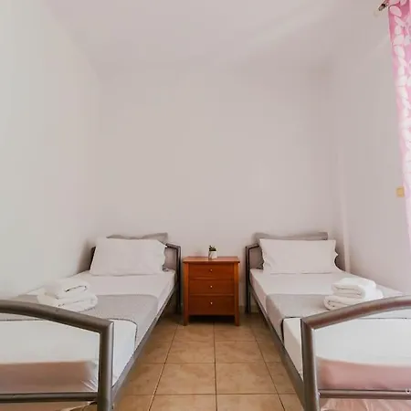 Salt Water 2-bdrm Maisonette In Skála Foúrkas