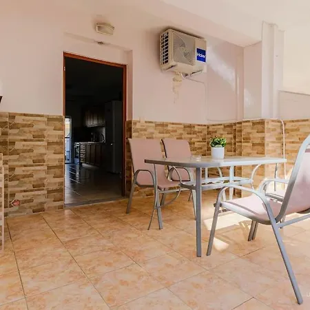 Salt Water 2-bdrm Maisonette In Apartament *