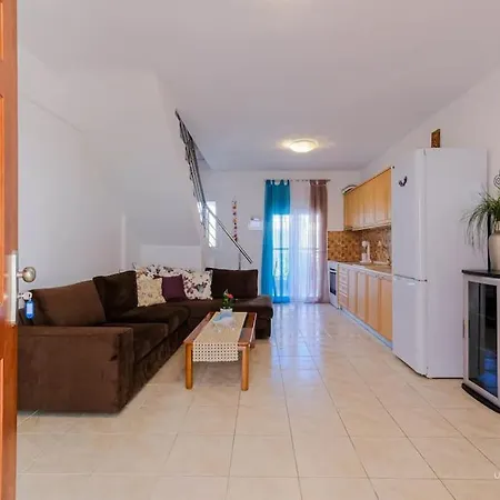 Salt Water 2-bdrm Maisonette In Skála Foúrkas
