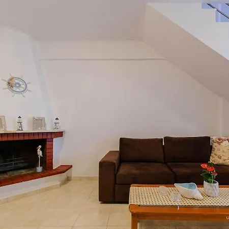 Salt Water 2-bdrm Maisonette In