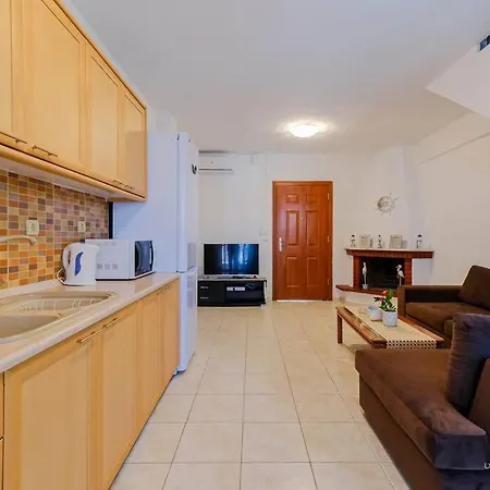 Salt Water 2-bdrm Maisonette In Apartament *