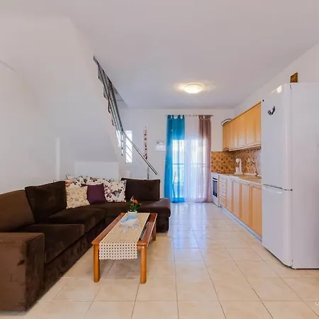 Salt Water 2-bdrm Maisonette In Apartament